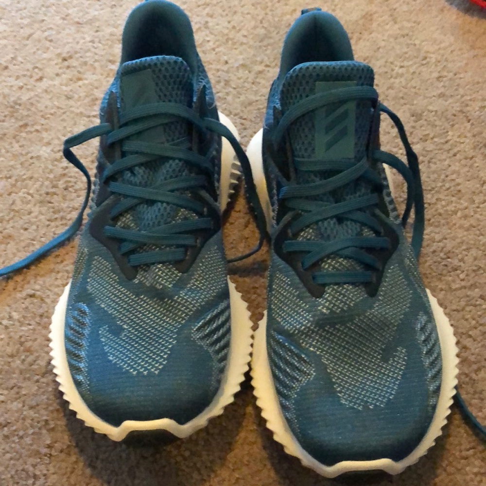 NWOT Adidas Alphabounce